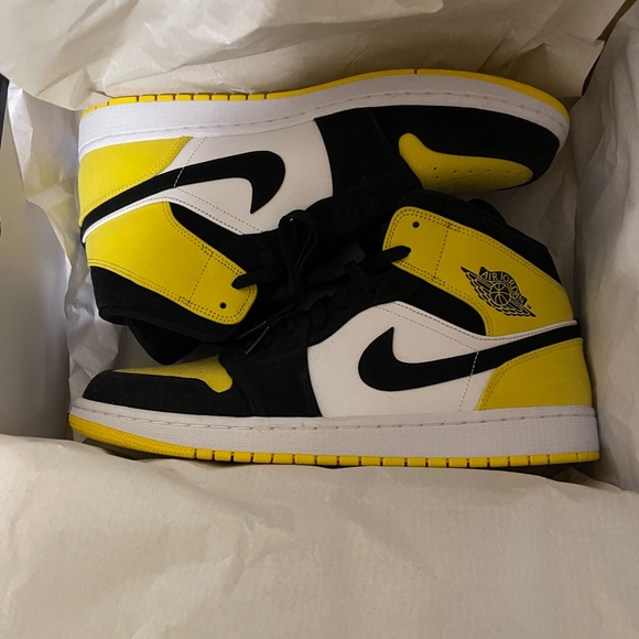 Jordan 1 Mid Yellow Toe - Picture 1 of 7